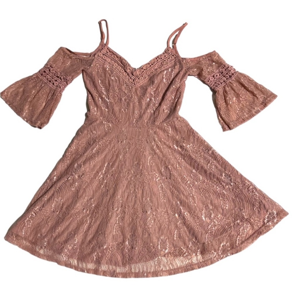City Triangles Cold Shoulder Lace Bell Sleeve Cocktail Dress Juniors Size 3